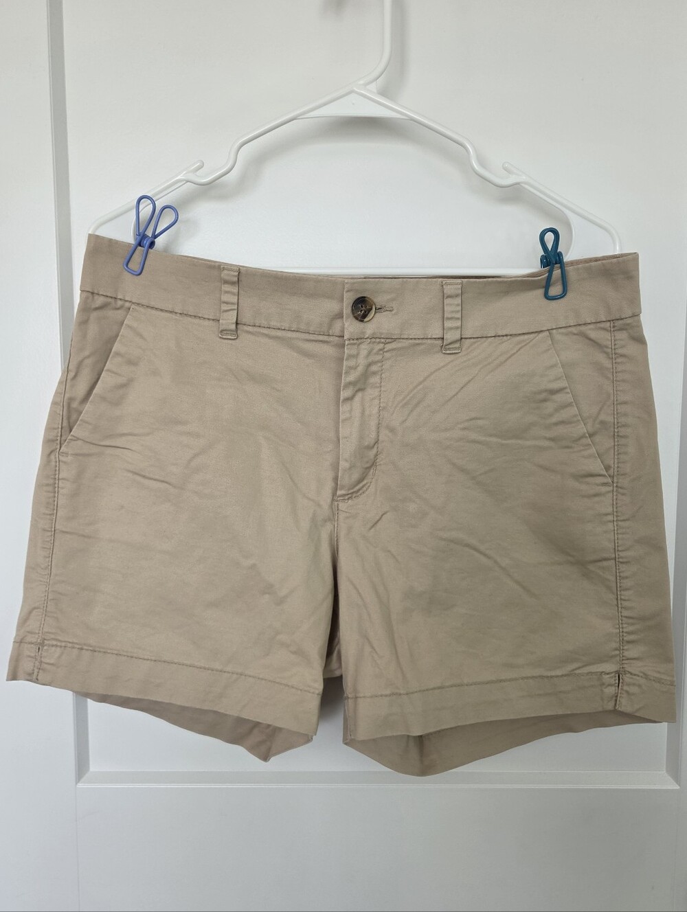 Old Navy Beige Khaki Mid-Rise Shorts. Size 8. #KC